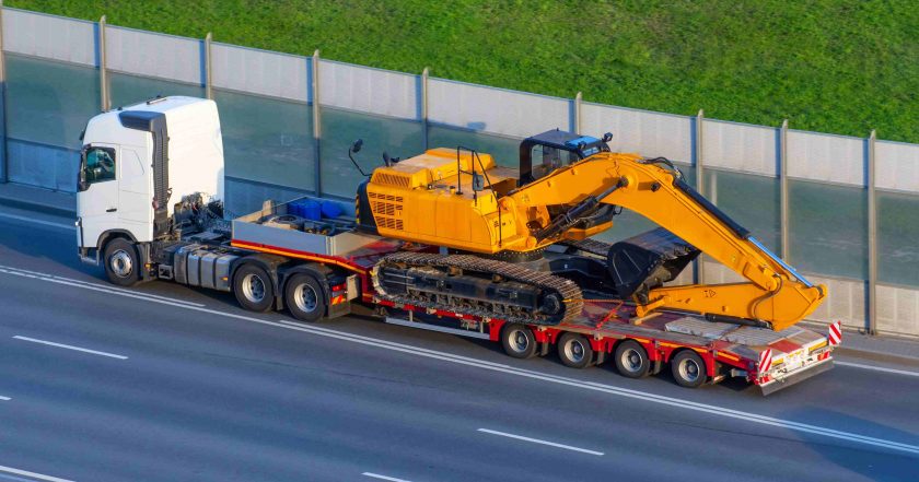 How to Transport Heavy Equipment in 2022